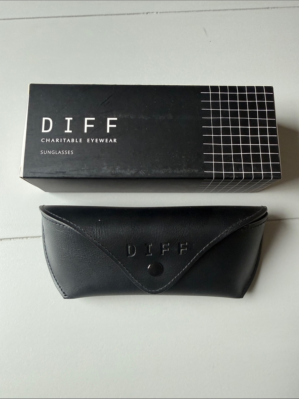 DIFF Rectangular Sungalsses for Women - Picture 6 of 6